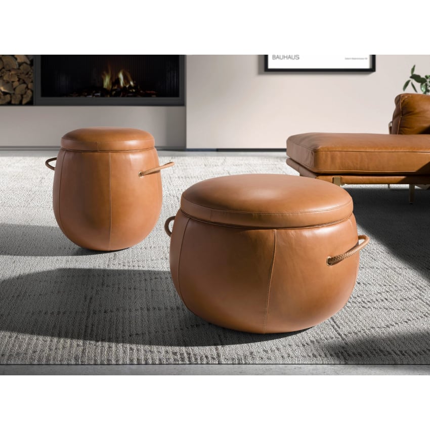 See the Good Pouf in morbida pelle vegetale, realizzato a mano – fornito farcito – poggiapiedi, ottomano, cuscino da pavimento (marrone naturale