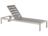 Chaise longue grise en aluminium