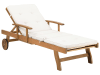 Chaise longue en bois naturel avec coussin blanc crème
