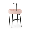Mesa auxiliar redonda rosa con estructura metálica negro mate
