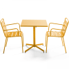 Conjunto mesa de jardín cuadrada y 2 sillas de metal amarillo