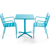 Klappbarer quadratischer gartentisch aus Metall und 2 Sessel Blau