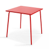 Mesa de jardín cuadrada de metal rojo