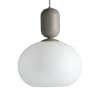Lámpara techo colgante gris luz homogénea con esfera blanca Ø20 cm