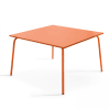 Table de jardin carrée en métal orange