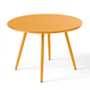 Tavolino basso rotondo in metallo giallo