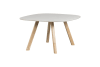 Table 130x130 en frêne avec pied carré blanc cassé