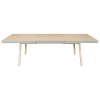 Table 220x120 cm en frêne massif, 2 rallonges gris muscade