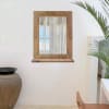 Espejo de pared de madera maciza con balda en tono roble 58x68cm