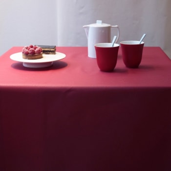 Uni - Nappe enduite rouge ovale 160 x 200 cm