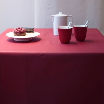 Uni - Nappe en coton enduit rouge rectangle 160 x 240 cm
