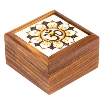 OM - Petite boite à bijoux en bois 6,5x6,5cm