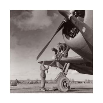 DANS LES AIRS - Photo ancienne noir et blanc avion n°12 cadre noir 70x70cm