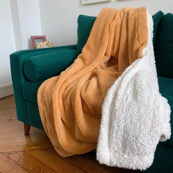 Manta de vellón "imitación conejo "130x170cm  caramelo