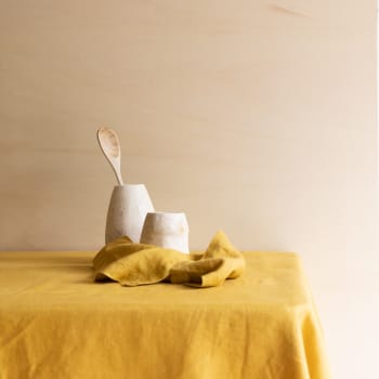 Les essentiels - Nappe en lin lavé jaune 175x300