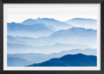 Póster paisaje montañas azules con marco negro 60x40cm