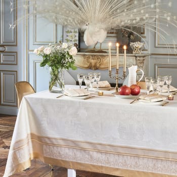 Soldes - Nappe blanche brodée motif floral doré 150x250cm - Interior's