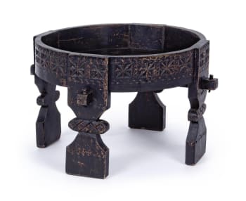 Amaya - Mesa de centro redonda de madera negra tallada d50
