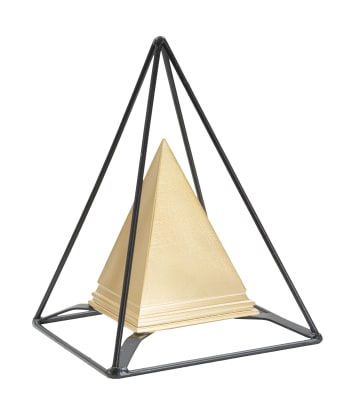 GOLD - Piramide in metallo dorata con struttura nera cm 15x15x21