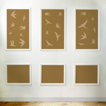 Envolee caramel - Papier-peint oiseau marron pré-encollé et moulures en pin des Landes