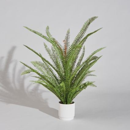 Knstlicher grner Farn und weier Keramiktopf Fougeria | Maisons du Monde