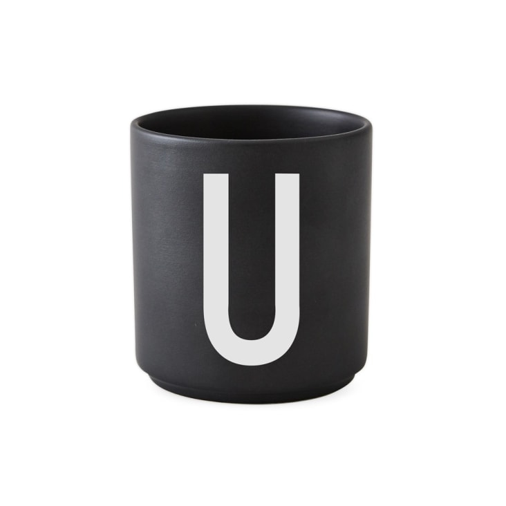 Tasse noire design letters porcelaine noir PERSONAL A-Z