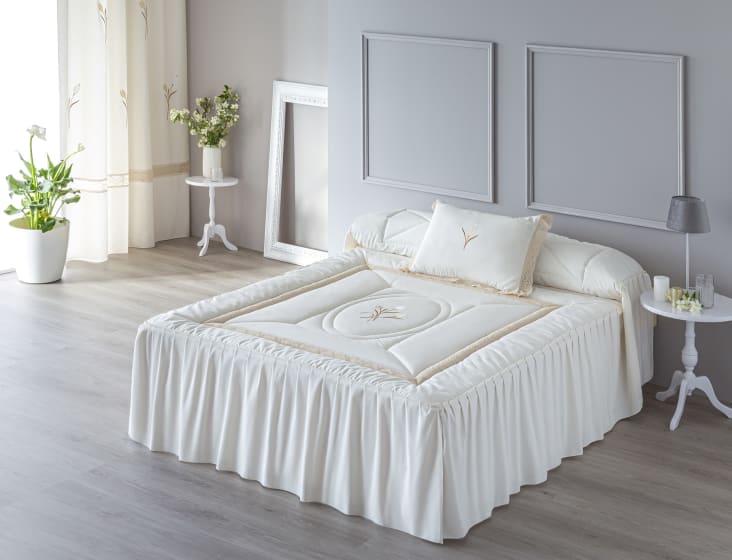 Colcha edredón bordado relleno 200 gr cama 90 flores blancas MILAN, Maisons du Monde