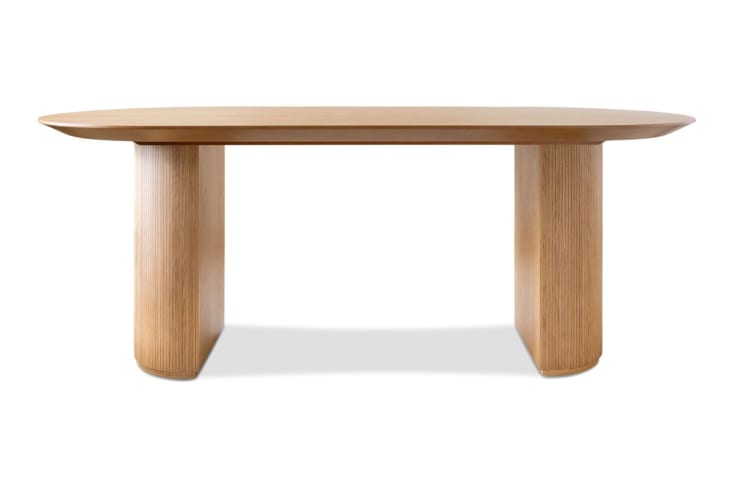 Mesa de comedor grande de madera clara Avesta