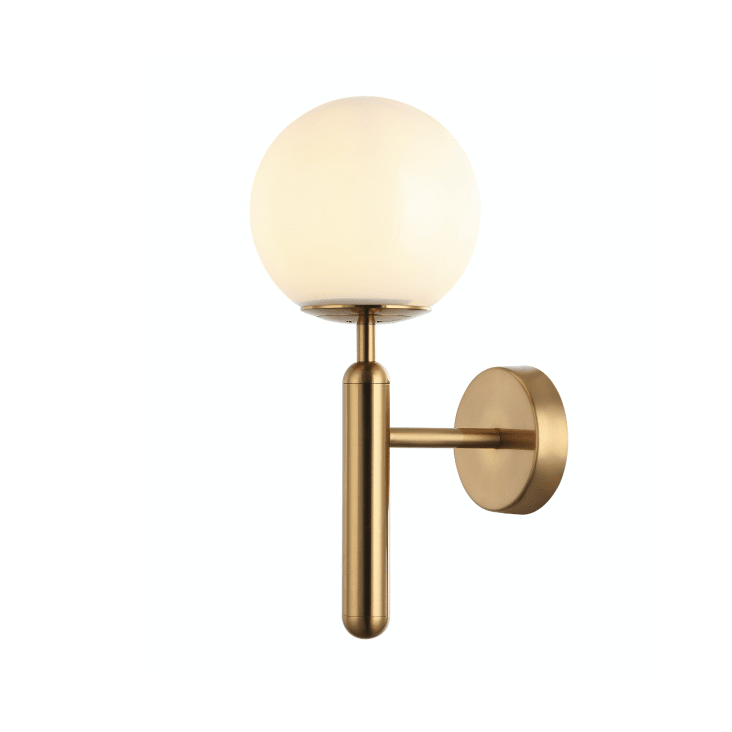 Applique in ottone e vetro bianco rigato a 1 luce verso alto | Reccagni