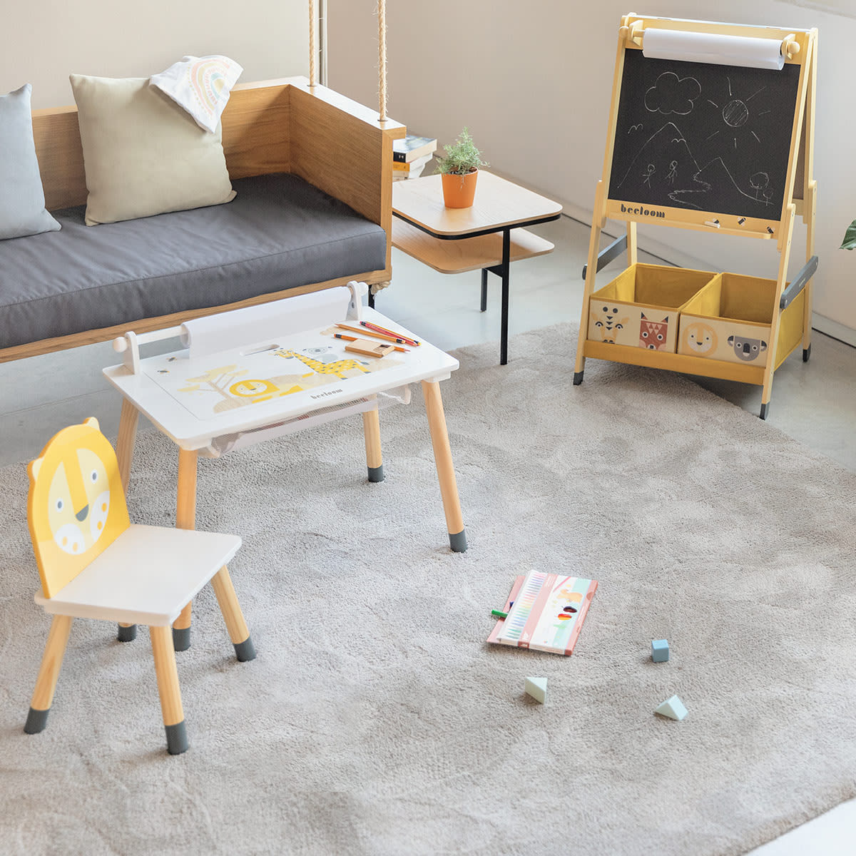 Versatile lavagna per bambini in legno naturale giallo