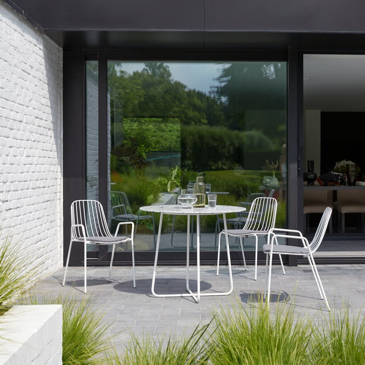 Conjunto comedor / balcón mesa redonda jardín 70 cm y 2 sillas ratán  sintético y aluminio – Bolonia - Kerama