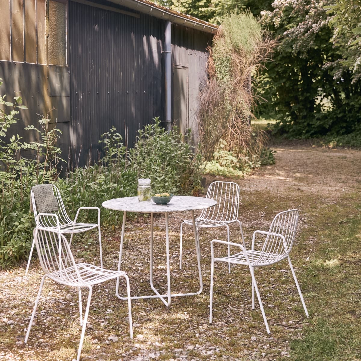 Tavolo da giardino pieghevole in metallo color crema invecchiato
