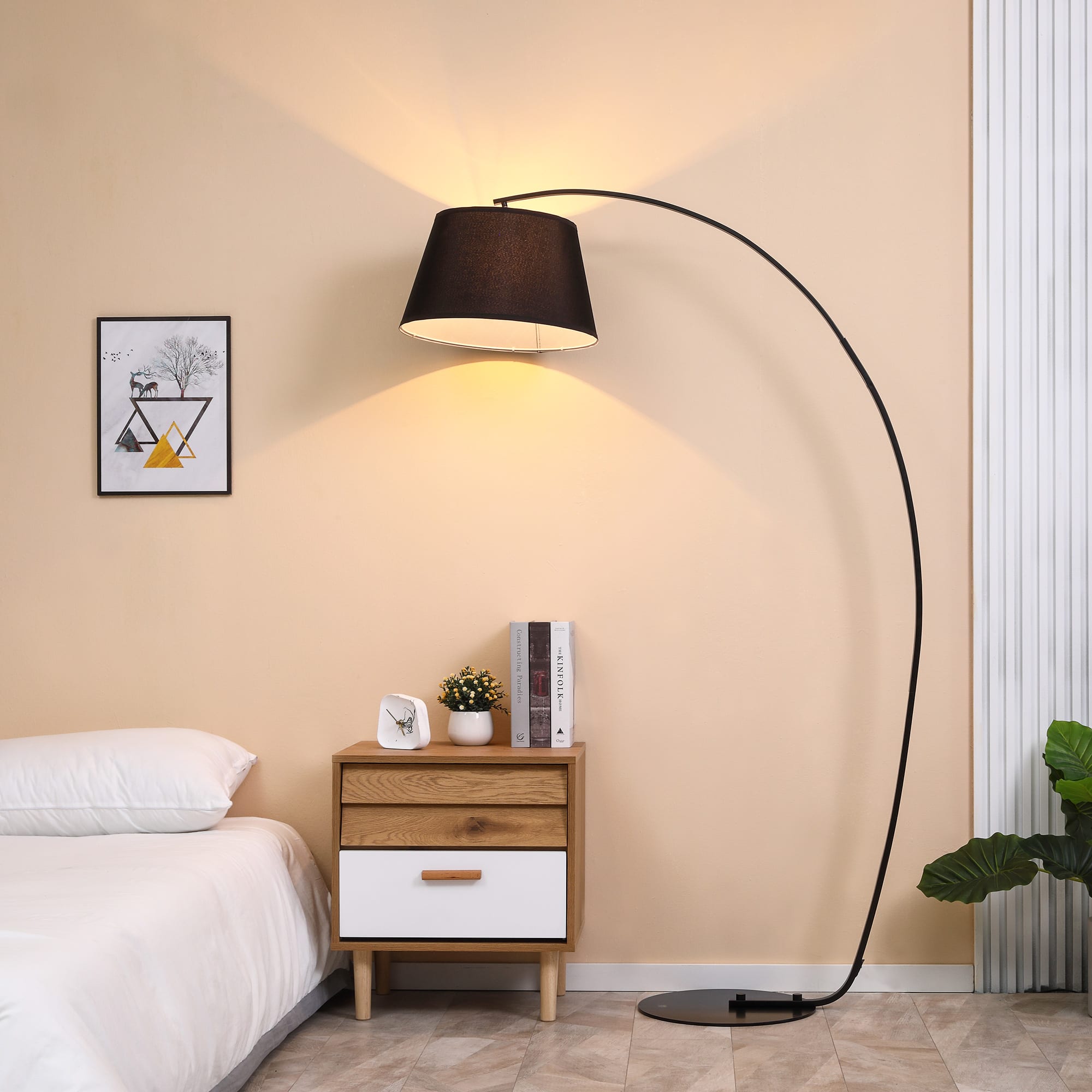 Lampada da terra ad arco con paralume tessuto in metallo grigio scuro