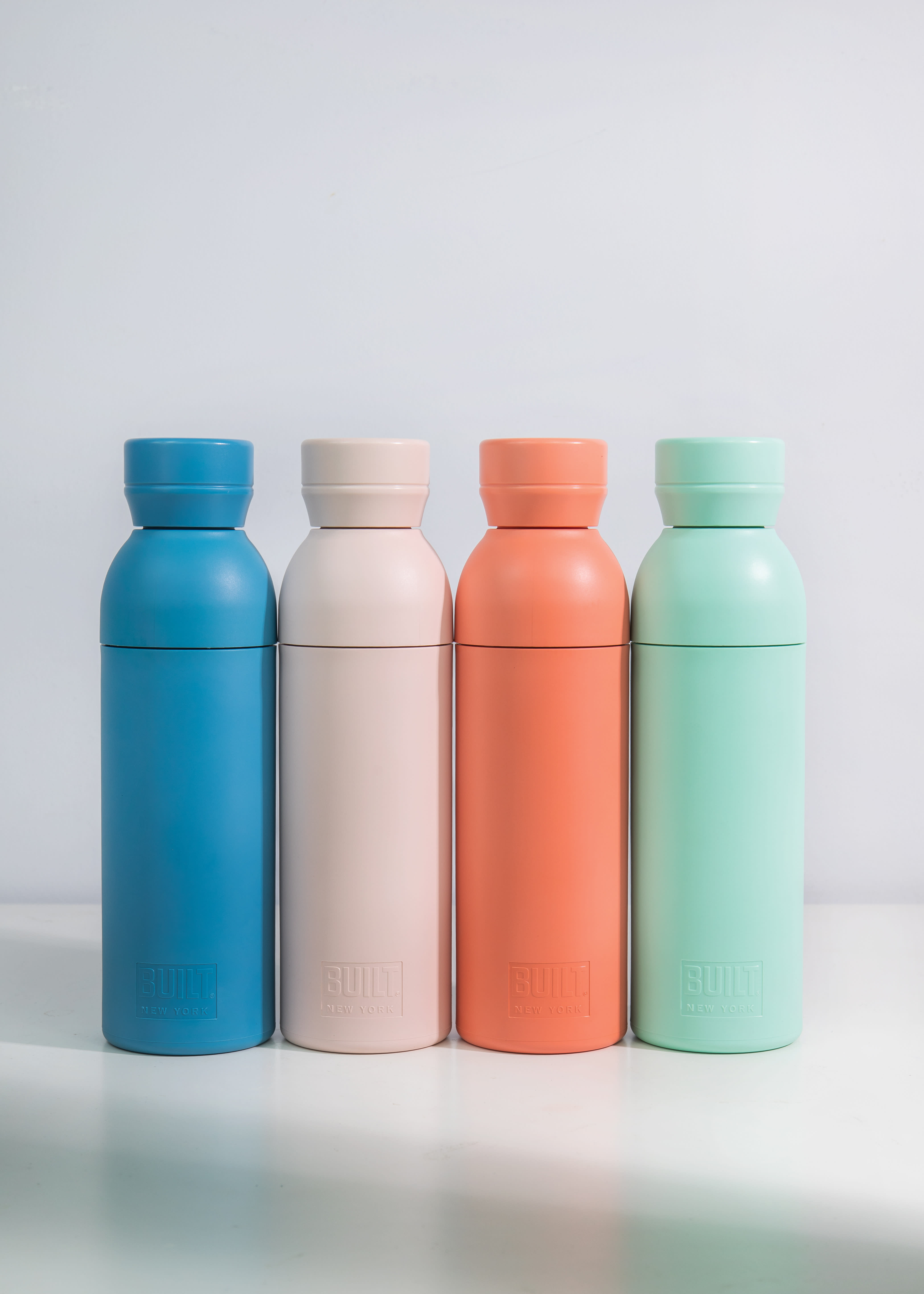Export - Set di bottiglie in plastica per frigorifero, motivo a scacchi,  500 ml, confezione da 6, blu, plastica, colore: Blu : : Casa e  cucina
