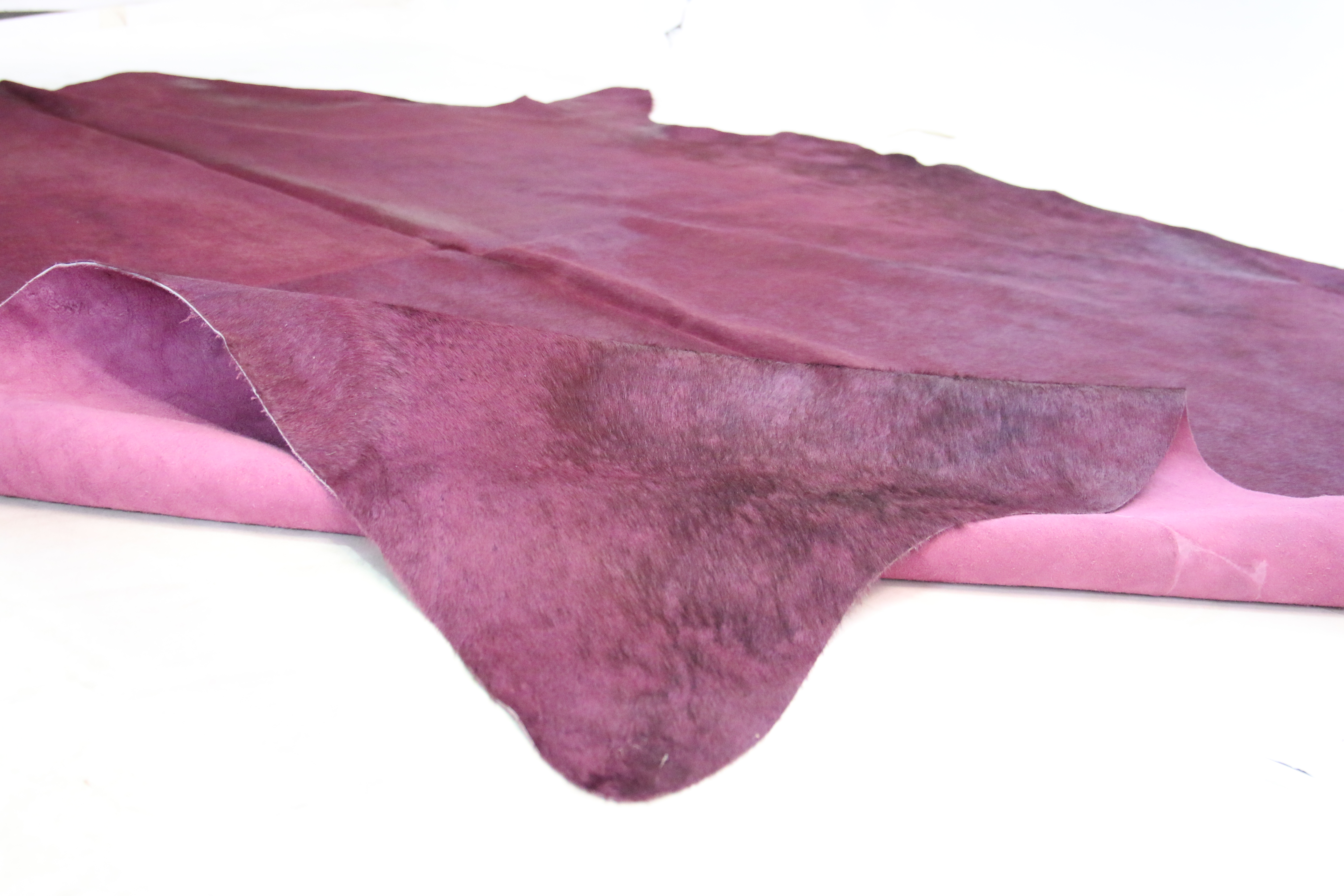 Tapis en peau de vache coloré bordeaux 180x200 Tapis en peau de vache coloré bordeaux 180x200