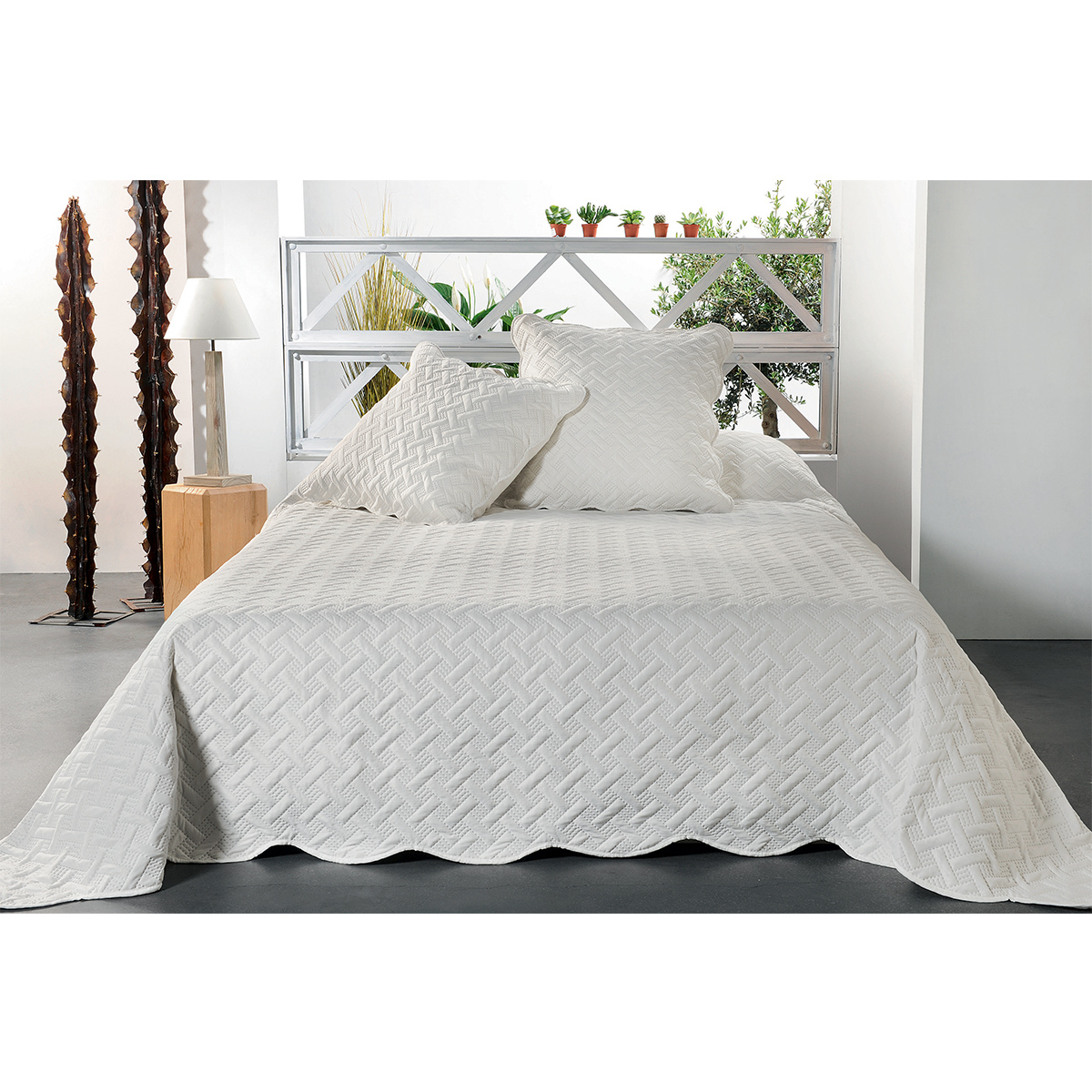 Jeté de lit aux formes géométriques surpiquées polyester ecru 240x180