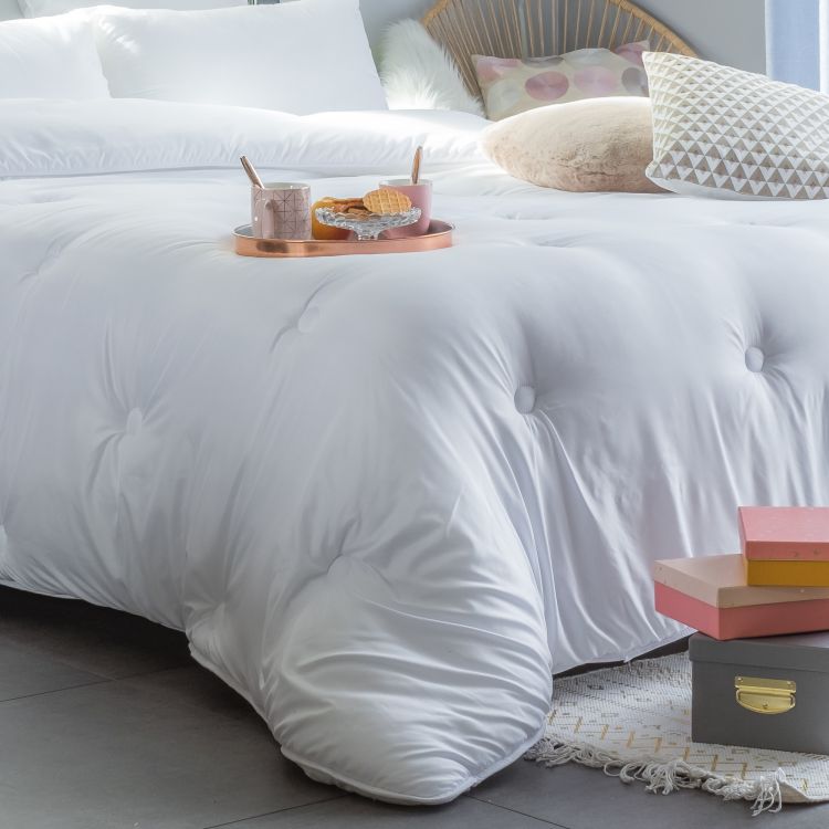 Couette synthétique en coton blanc 140x200 Couette synthétique en coton blanc 140x200