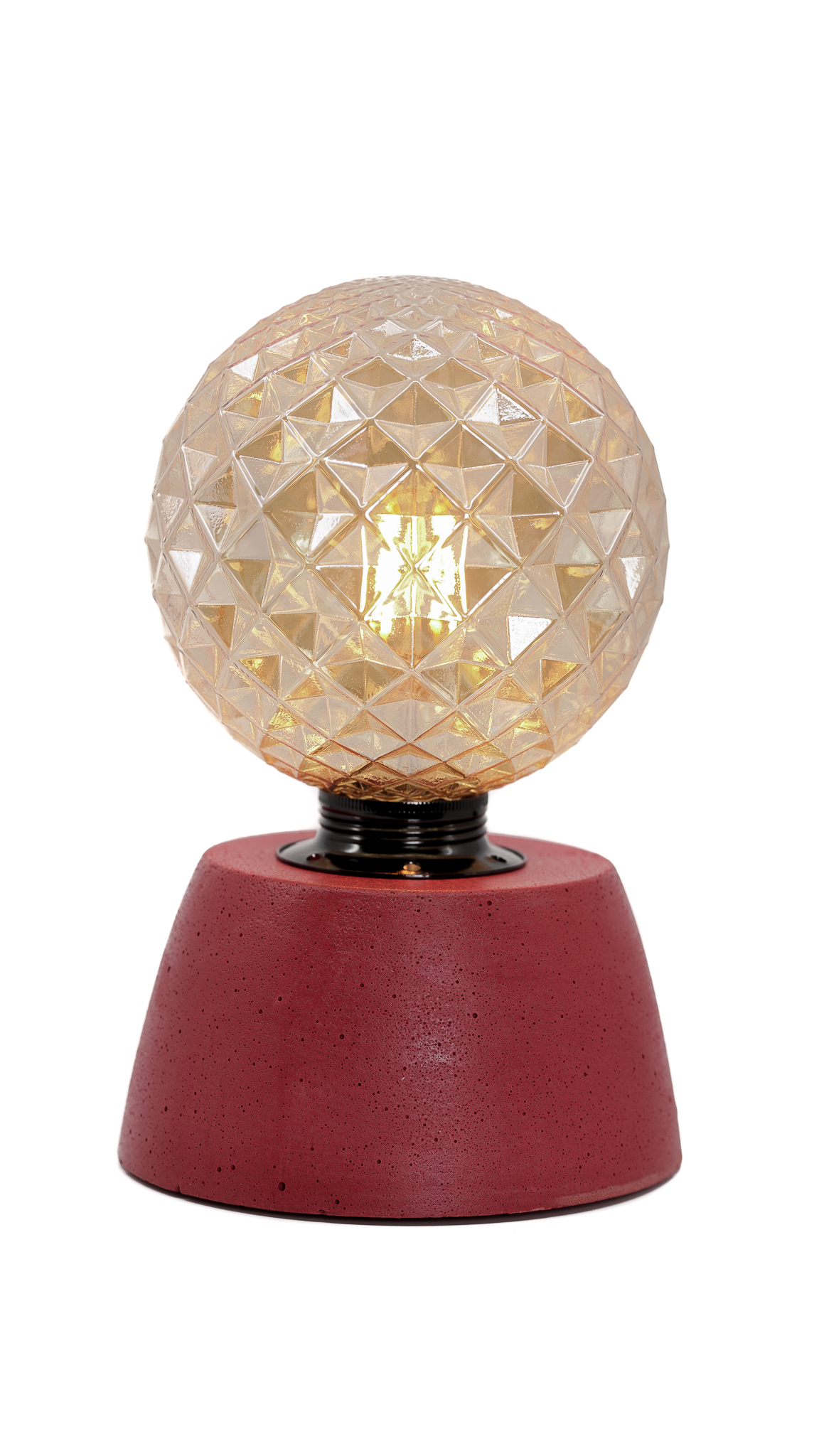 Lampe dôme diamant béton rouge fabrication artisanale Lampe dôme diamant béton rouge fabrication artisanale