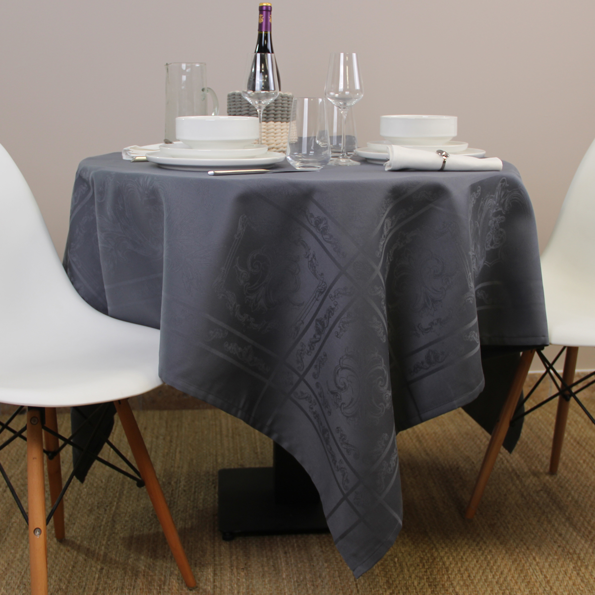 Nappe carrée en jacquard polyester anthracite 150x150 Nappe carrée en jacquard polyester anthracite 150x150