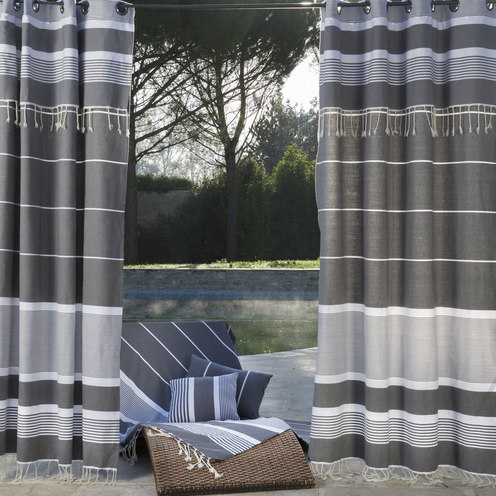 CARTHAGE - Rideau ajustable coton anthracite et blanc 140 x 210 à 240 CARTHAGE - Rideau ajustable coton anthracite et blanc 140 x 210 à 240