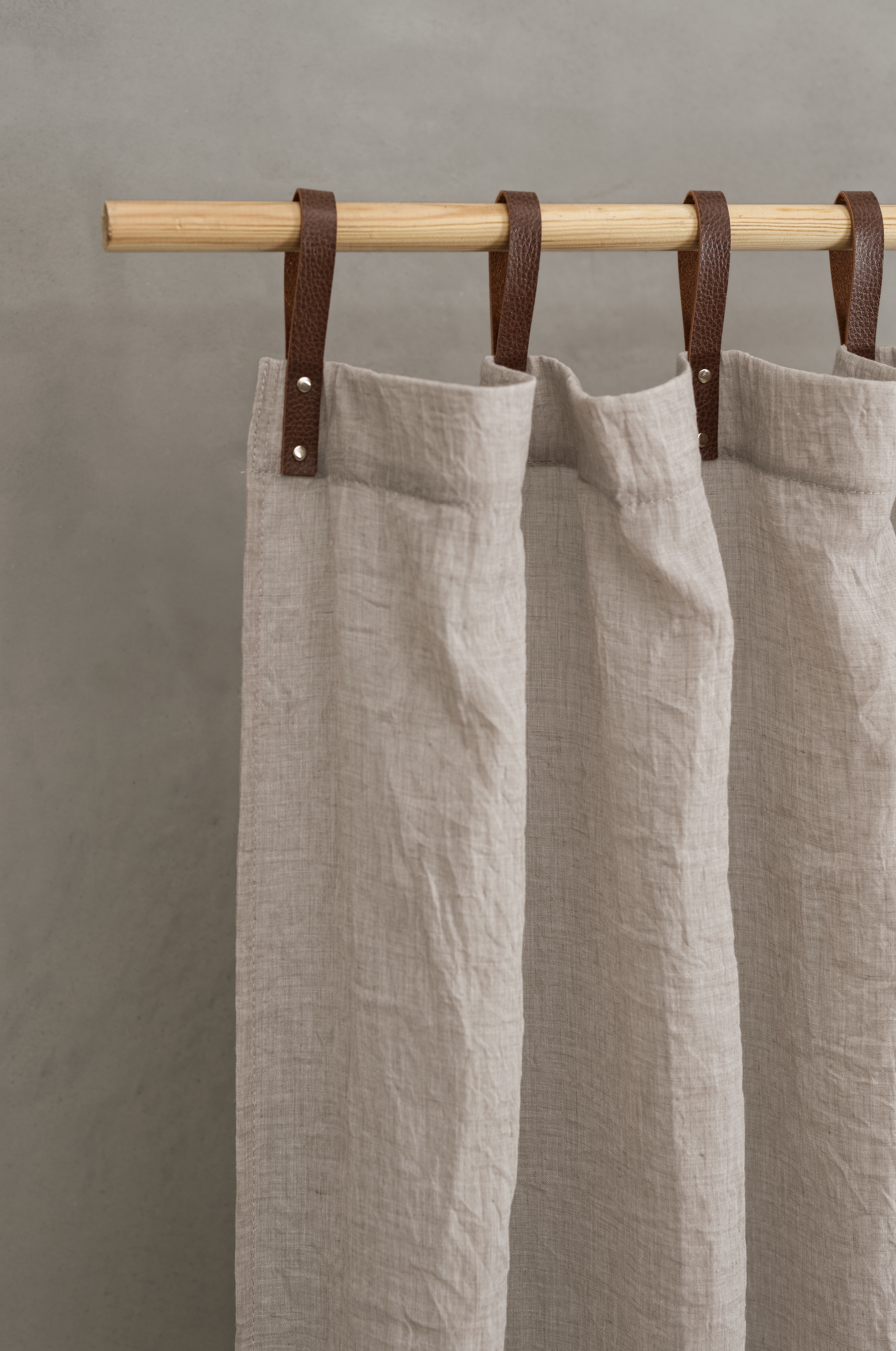 Panneau voilage avec pattes aspect cuir taupe 245 x 135 Panneau voilage avec pattes aspect cuir taupe 245 x 135