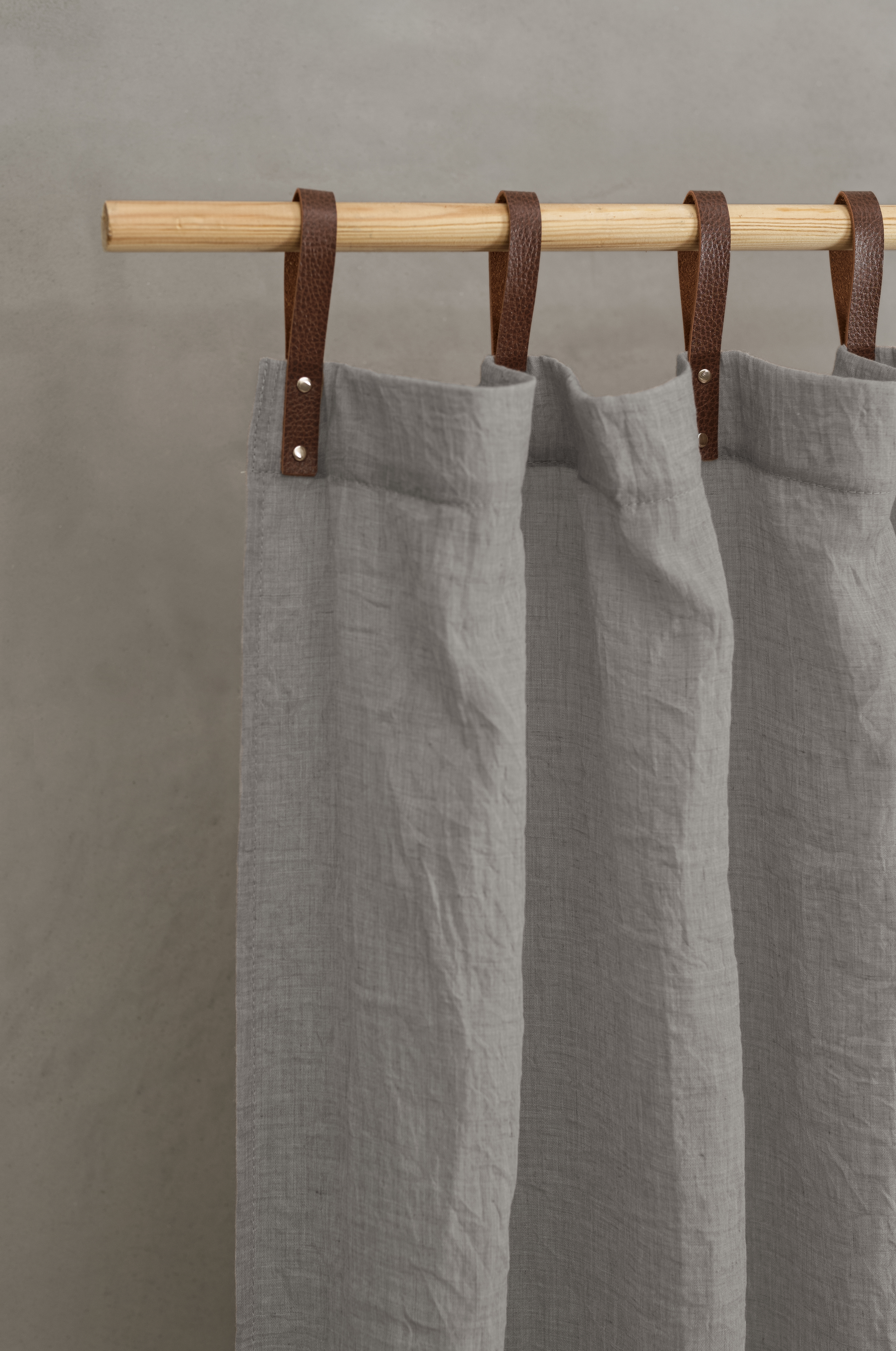 Panneau voilage finition pattes aspect cuir gris clair 245 x 135 Panneau voilage finition pattes aspect cuir gris clair 245 x 135