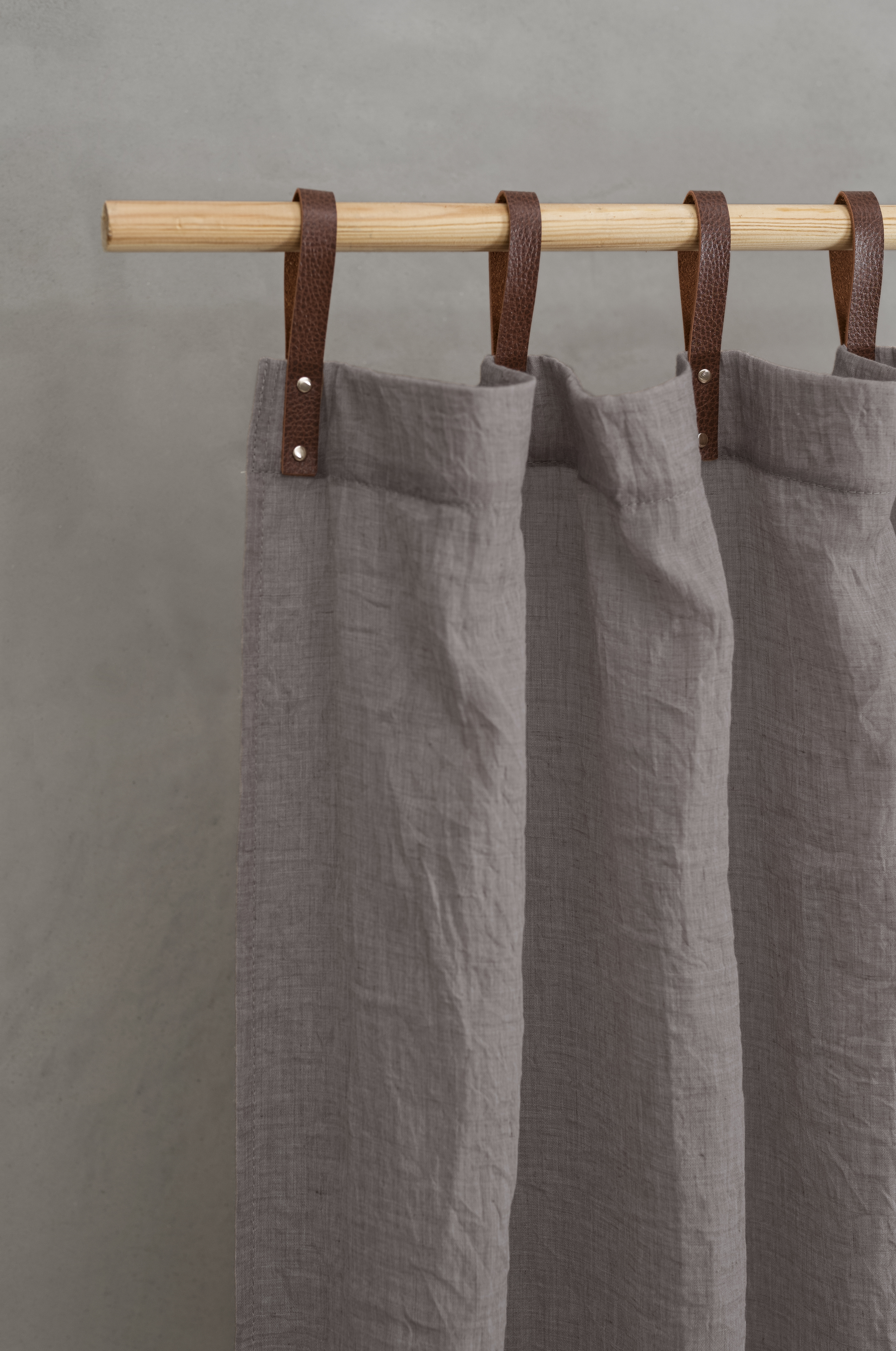 Panneau voilage finition pattes aspect cuir gris foncé 245 x 135 Panneau voilage finition pattes aspect cuir gris foncé 245 x 135