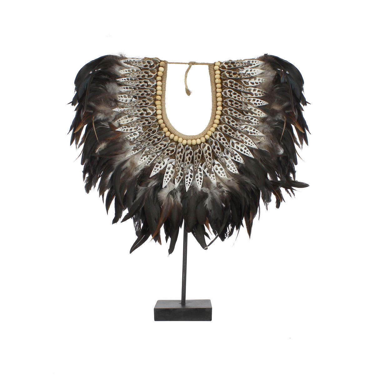 Collier en plumes et coquillages noirs Collier en plumes et coquillages noirs