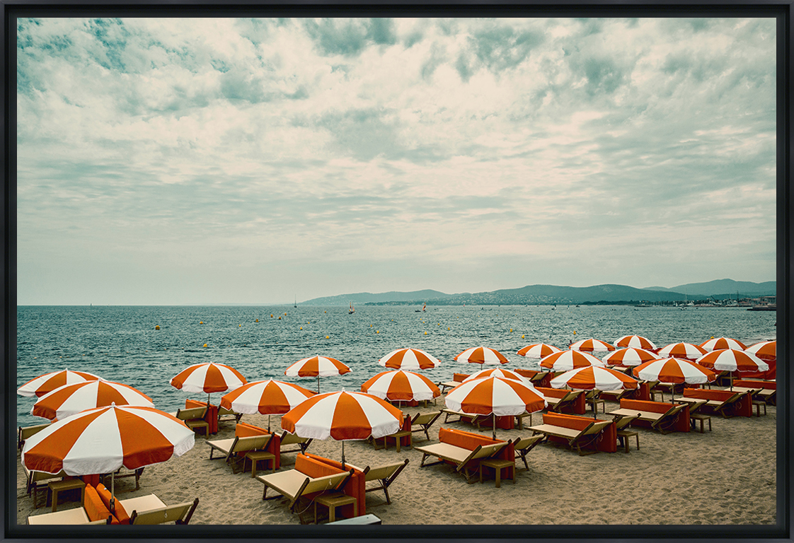 COLOR CONTRASTS ON A BEACH - Photo encadrée de Arnaud NAJARRO 60x40 cm COLOR CONTRASTS ON A BEACH - Photo encadrée de Arnaud NAJARRO 60x40 cm