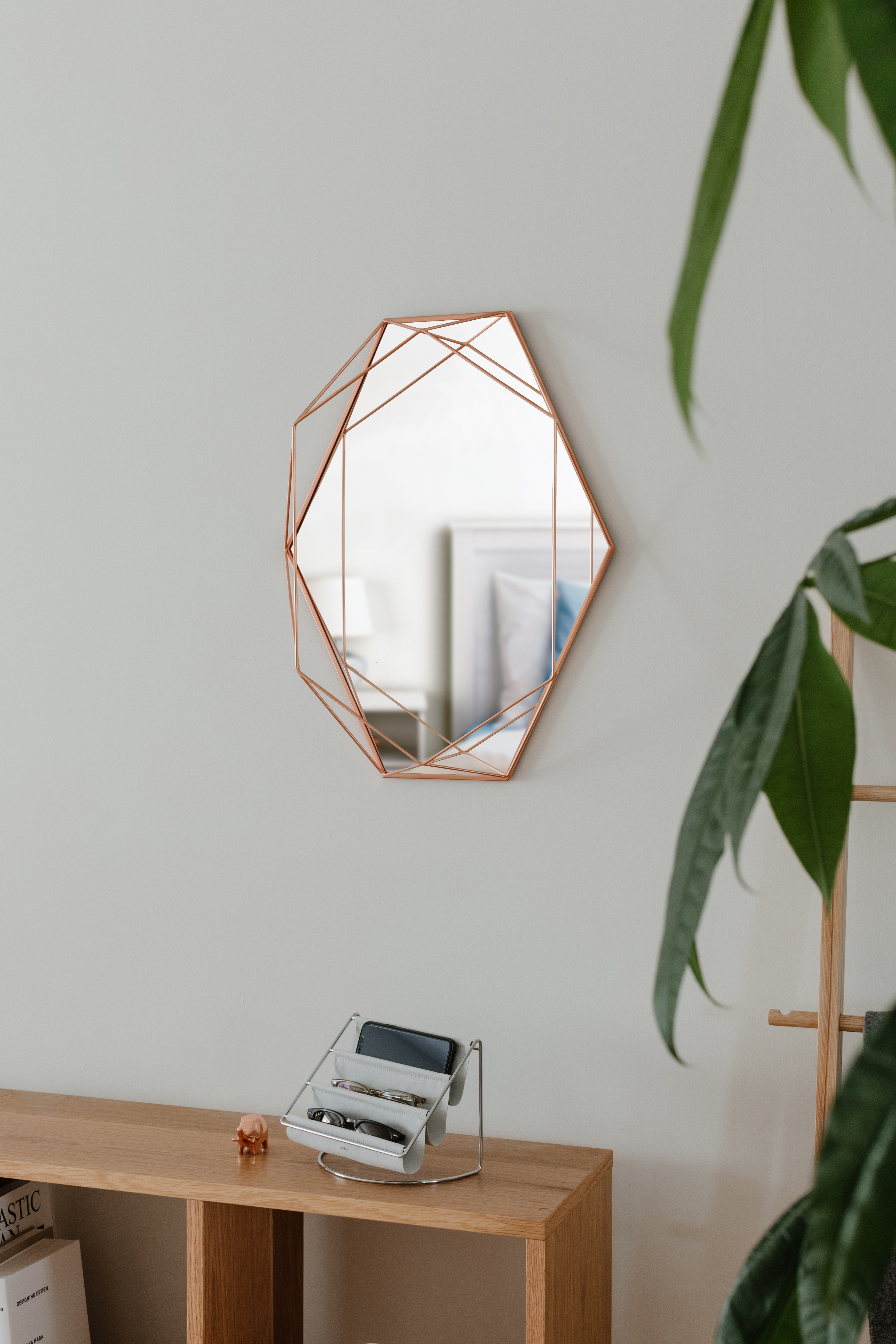 Miroir mural structure filaire métal cuivré (photo) Miroir mural structure filaire métal cuivré