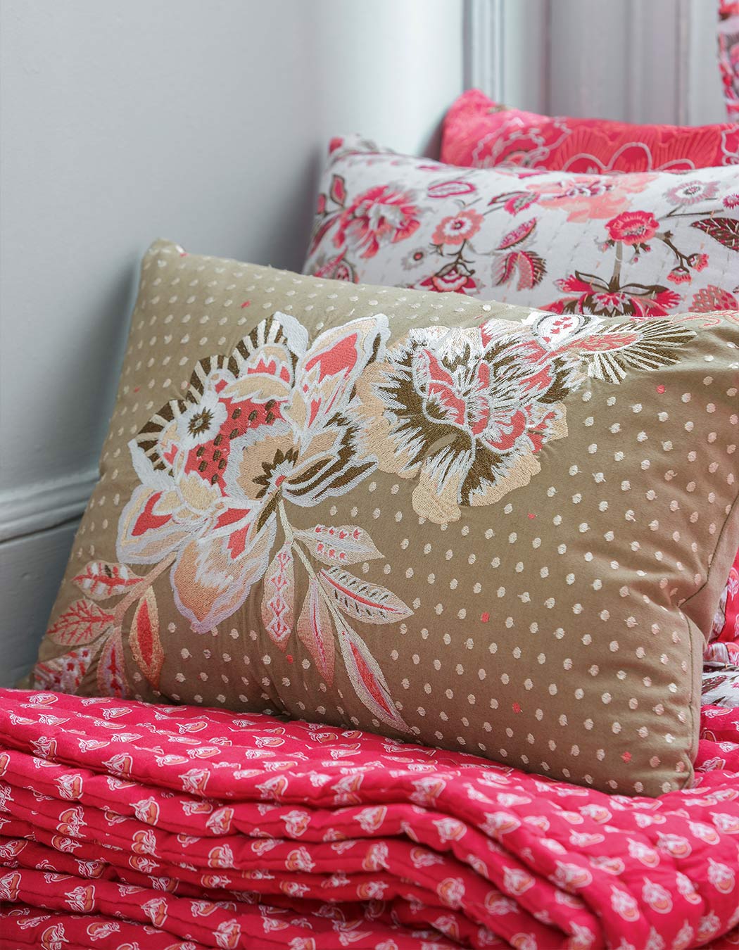 Boutis surpiqué en coton soie 240 x 260 (photo) Boutis surpiqué en coton soie 240 x 260