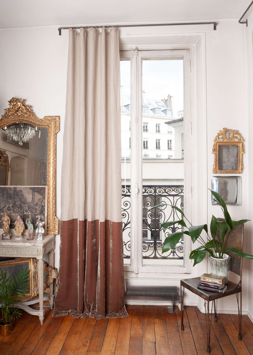 Rideau en velours de soie et lin 140x300 cm taupe (photo) Rideau en velours de soie et lin 140x300 cm taupe