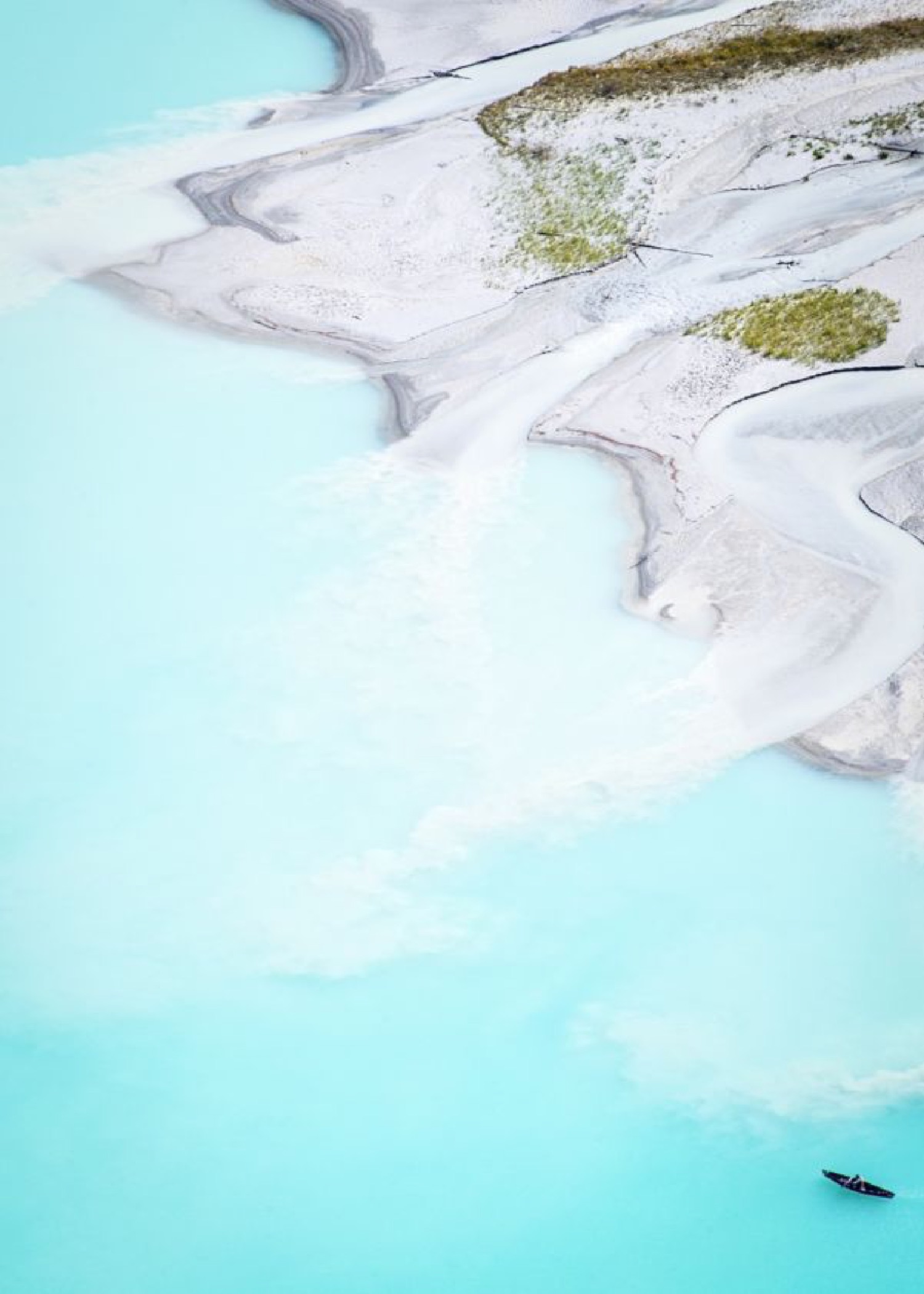 KAYAKING ON LAKE LOUISE 03 - Photo de Y. Dumortier 60x90 cm KAYAKING ON LAKE LOUISE 03 - Photo de Y. Dumortier 60x90 cm