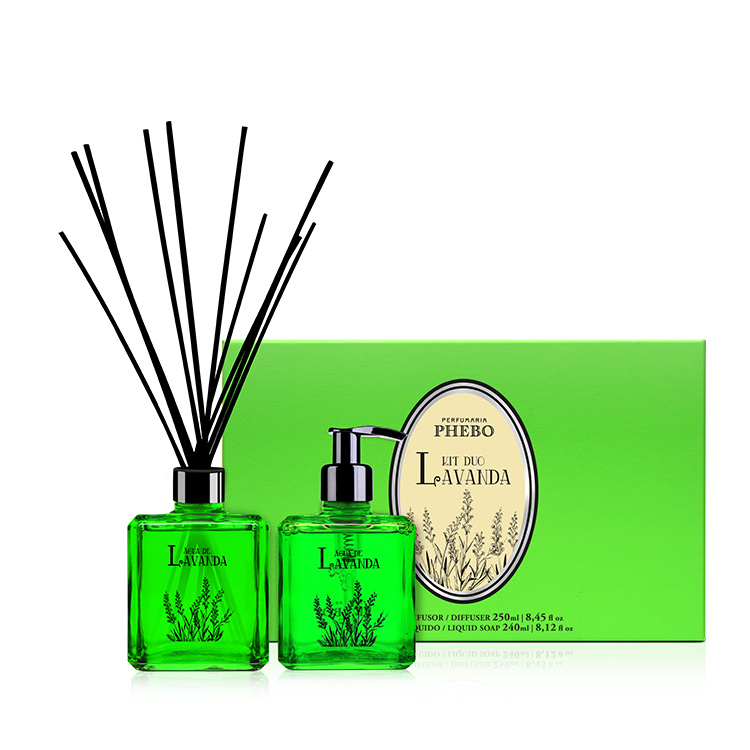 Coffret avec un diffuseur et savon liquide parfum lavande (photo) Coffret avec un diffuseur et savon liquide parfum lavande
